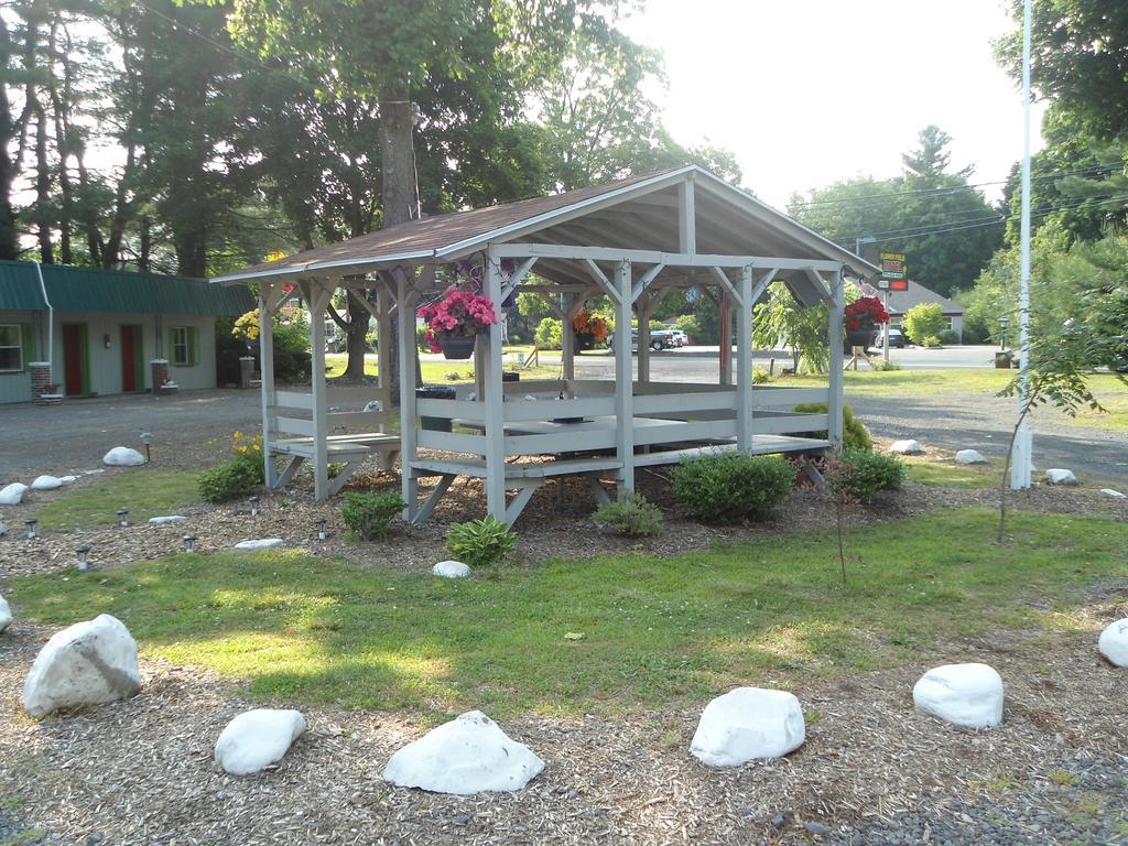 Flower Field Inn And Cottages Stroudsburg Dış mekan fotoğraf