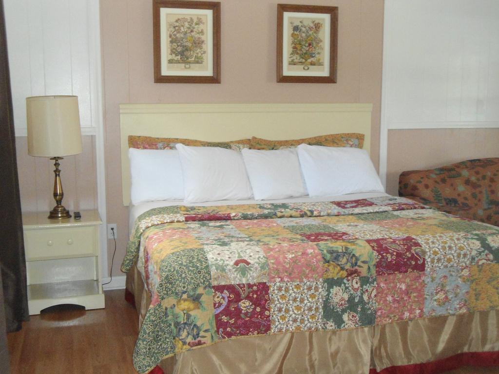 Flower Field Inn And Cottages Stroudsburg Dış mekan fotoğraf