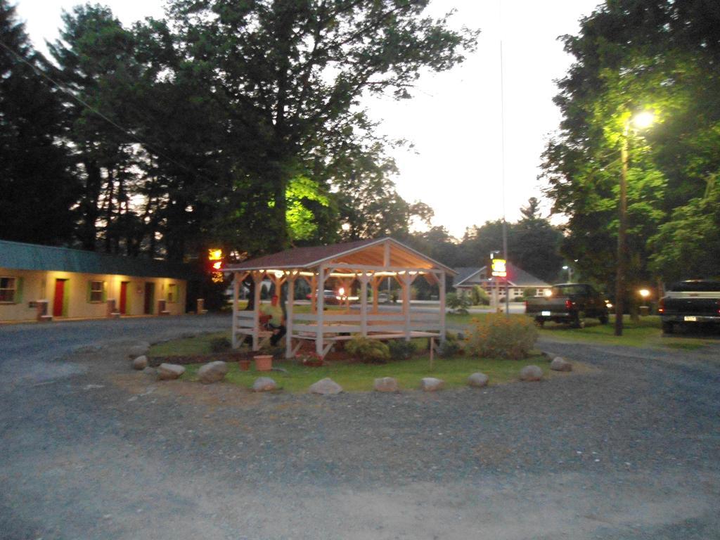 Flower Field Inn And Cottages Stroudsburg Dış mekan fotoğraf